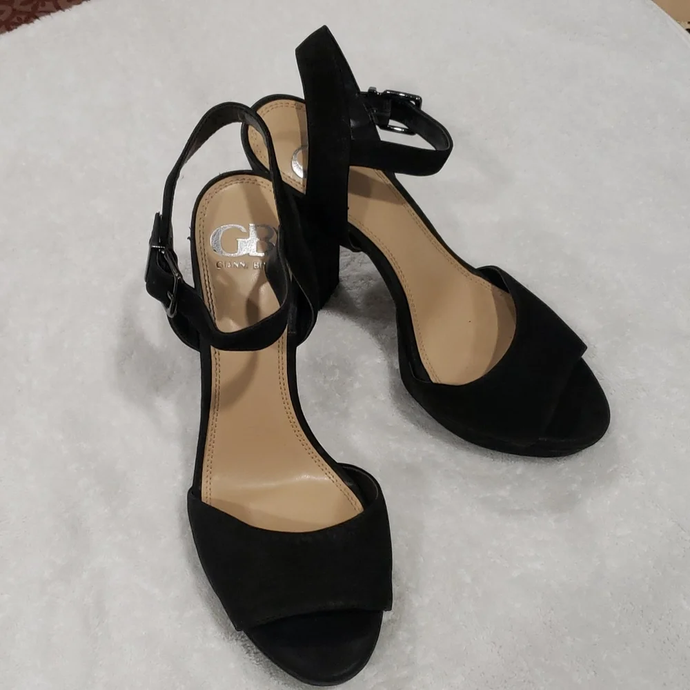 Gianni Bini Black platform chunky heel. Size 8.5M